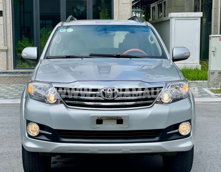 Toyota Fortuner 2.7V 4x2 AT 2015