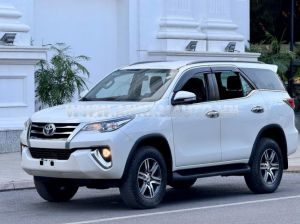 Xe Toyota Fortuner 2.7V 4x2 AT 2017