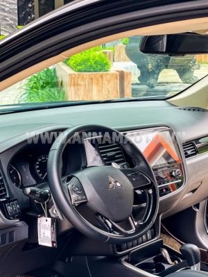 Xe Mitsubishi Outlander 2.0 CVT 2022